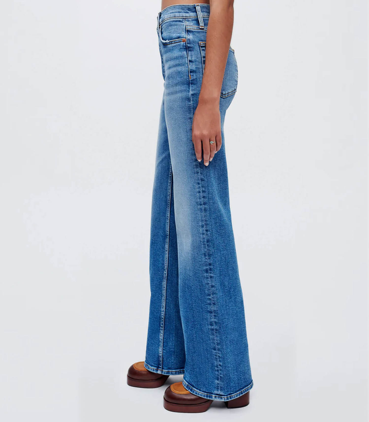 RE/DONE '70s Ultra High Rise Wide Leg Jeans in Indigo Storm