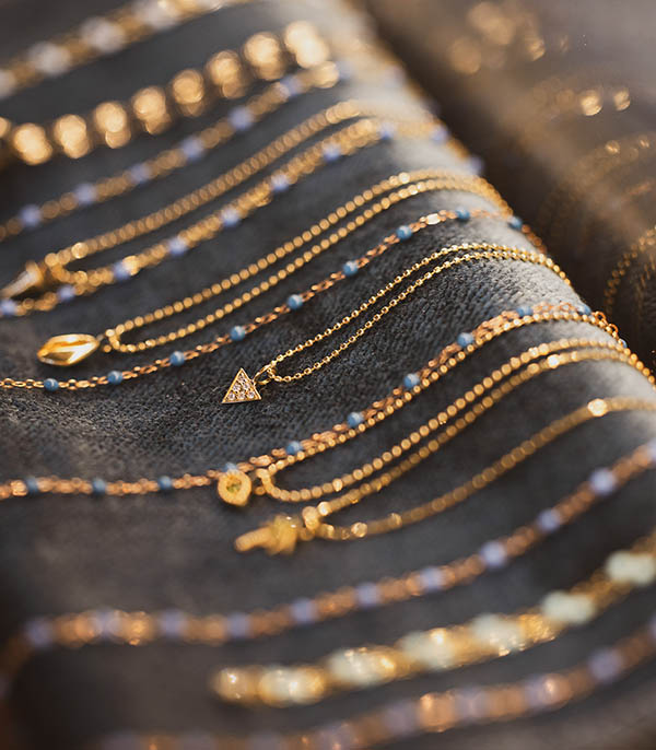 Collier court chaîne boule et triangle diamants And... Paris