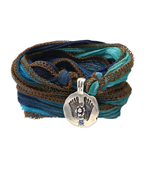 Bracelet lien de soie Charm Pied de Buddha Argent  Catherine Michiels
