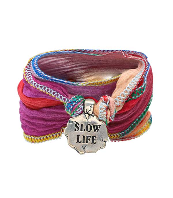 Bracelet lien de soie charm Slow life en argent Catherine Michiels