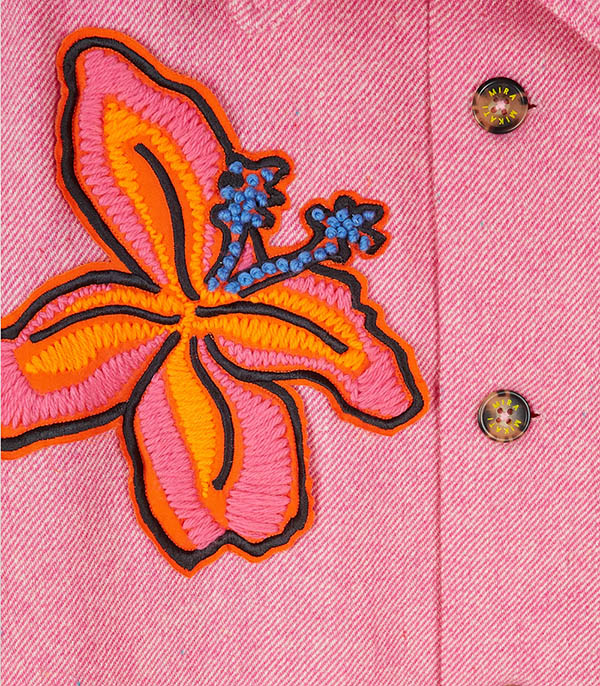 Veste en tweed rose à patch fleur d'hibiscus Mira Mikati