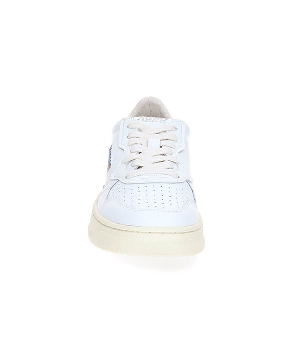 Baskets Medalist Low White Action Print Autry