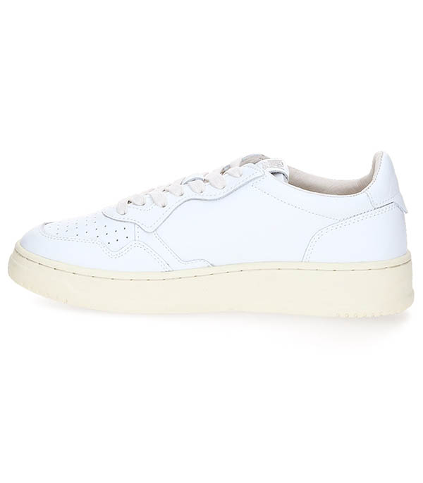 Baskets Medalist Low White Action Print Autry