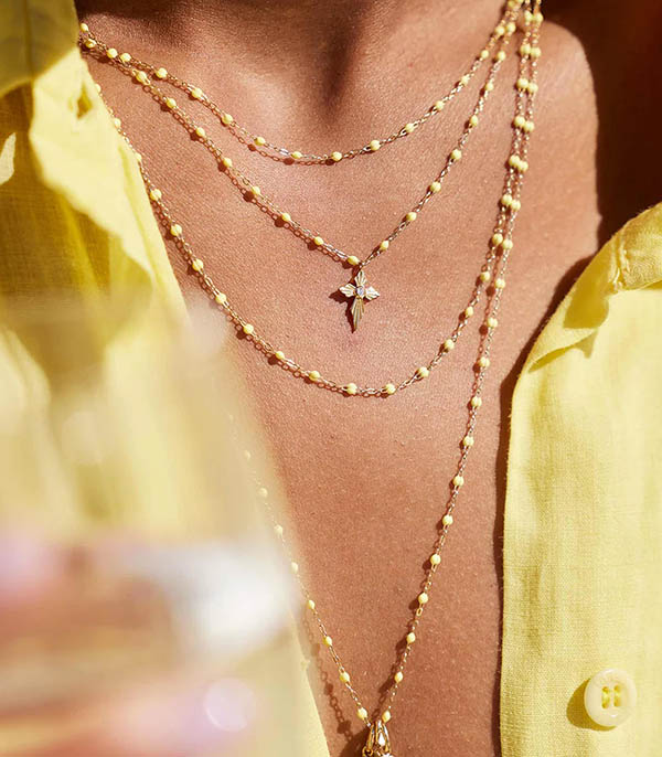 Collier or jaune et perles de résine 42 cm Gigi Clozeau