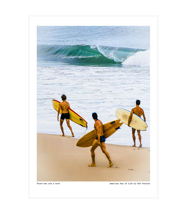 Affiche The Vision Awol 010 - Three men and a wave 56 x 76 cm Image Republic