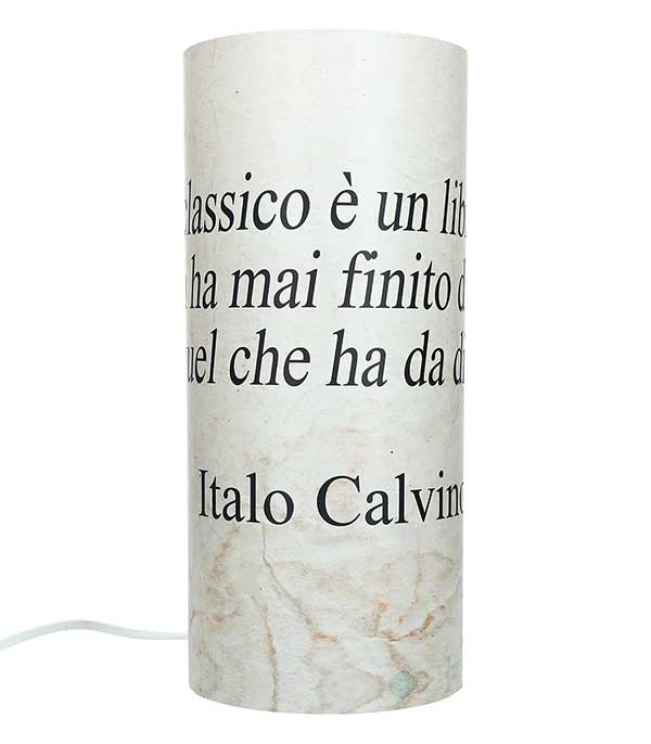 Lampe Can of Light Medium - citation Italo Calvino Art Frigò