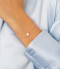 Tenue portée avec Bracelet Etoile du Nord or jaune, perles de résine et diamant