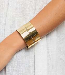 Outfit worn with engraved brass N'oubliez Pas de Rêver cuff