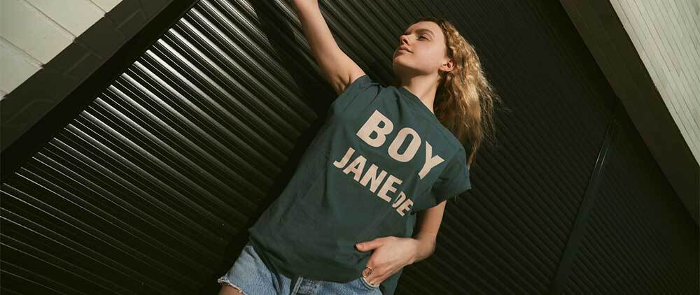 How to wear the Boy Jane De t-shirt in style?